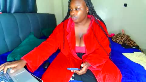 shee13 online show from October 26, 2025, 10:25 pm