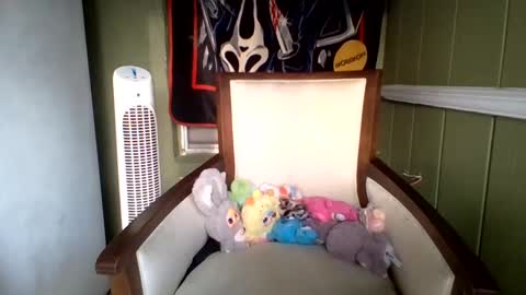 Snapshot of shelbyannn chatting on May 2, 2026, 10:59 pm Red online show from May 2, 2026, 10:59 pm