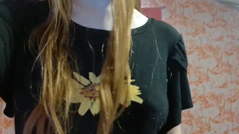 Erika online show from September 19, 2025, 7:14 pm