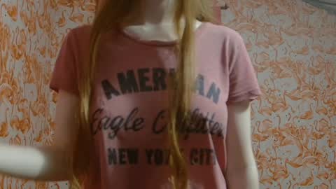 Erika online show from April 3, 2026, 2:42 am