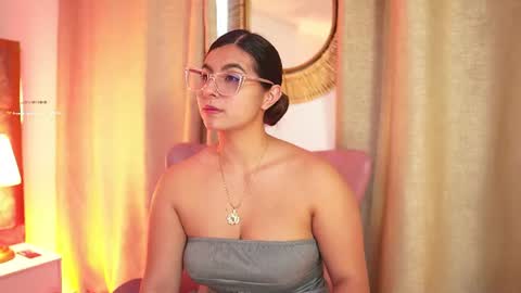 Snapshot of shelleymorell chatting on July 10, 2026, 12:52 pm Transmission schedule Monday - Friday 715 am to 200 pm time Colombia online show from July 10, 2026, 12:52 pm