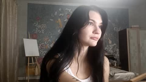 Mila online show from November 18, 2025, 8:24 pm