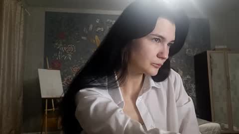 Mila online show from November 20, 2025, 4:29 pm