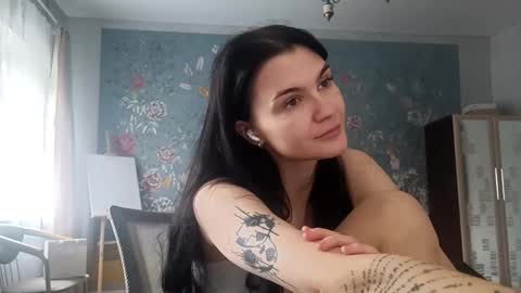 Mila online show from November 24, 2025, 8:25 am