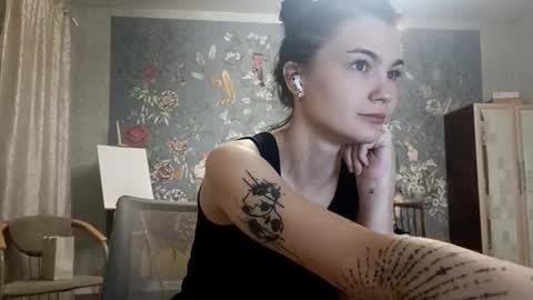 Mila online show from November 25, 2025, 10:21 pm