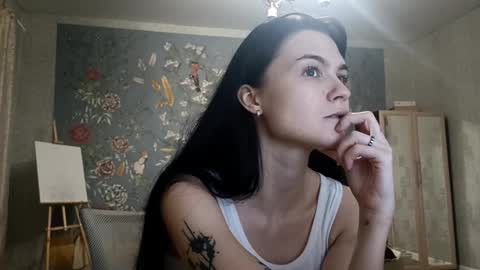 Mila online show from November 28, 2025, 10:29 am