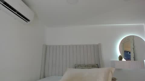 shelynna_azzul online show from January 16, 2025, 7:41 pm