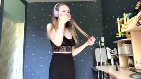 Kaayy online show from May 19, 2026, 7:04 am