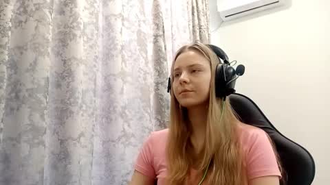 Snapshot of sherrylkeep chatting on December 18, 2025, 6:19 am Lisa online show from December 18, 2025, 6:19 am