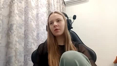 Snapshot of sherrylkeep chatting on December 23, 2025, 6:11 am Lisa online show from December 23, 2025, 6:11 am