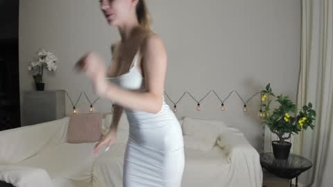 Chanel online show from December 10, 2024, 6:28 pm