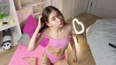 shining_elsa online show from November 7, 2025, 6:46 am