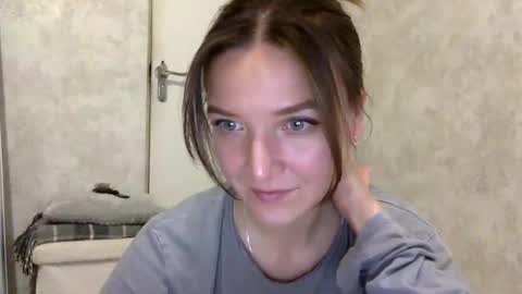 Jesica online show from November 18, 2025, 9:41 pm