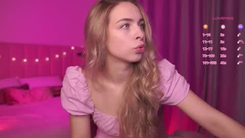 Snapshot of shinybarbie chatting on October 7, 2025, 6:10 am Julia online show from October 7, 2025, 6:10 am