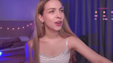 Snapshot of shinybarbie chatting on October 16, 2025, 6:47 am Julia online show from October 16, 2025, 6:47 am