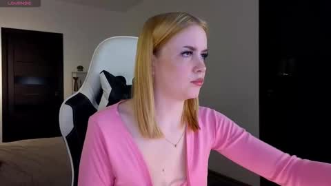 shinyluna online show from November 27, 2025, 10:17 am