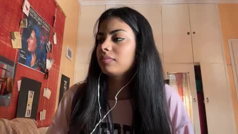 Snapshot of shirleendurrah chatting on May 6, 2026, 11:26 am Karin online show from May 6, 2026, 11:26 am