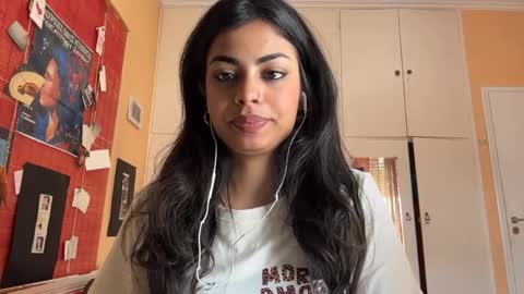 Snapshot of shirleendurrah chatting on May 11, 2026, 8:42 am Karin online show from May 11, 2026, 8:42 am