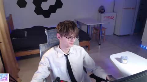 Snapshot of shiromy_ chatting on November 24, 2025, 6:18 pm shiromy_ online show from November 24, 2025, 6:18 pm