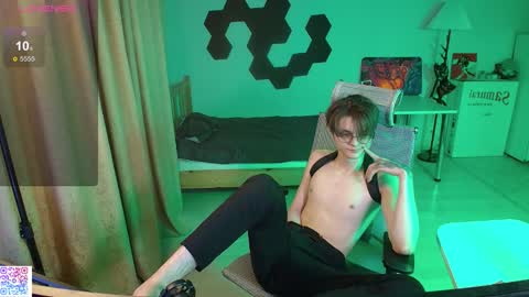 Snapshot of shiromy_ chatting on February 5, 2026, 5:39 pm shiromy_ online show from February 5, 2026, 5:39 pm