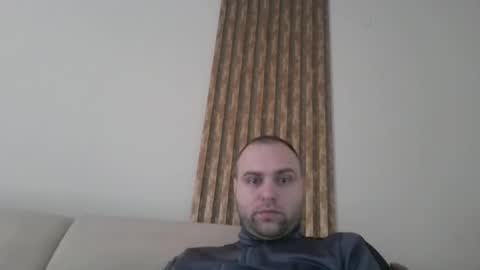 Snapshot of shmele_04 chatting on October 15, 2025, 8:03 am shmele_04 online show from October 15, 2025, 8:03 am