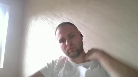 Snapshot of shmele_04 chatting on December 17, 2025, 1:39 pm shmele_04 online show from December 17, 2025, 1:39 pm