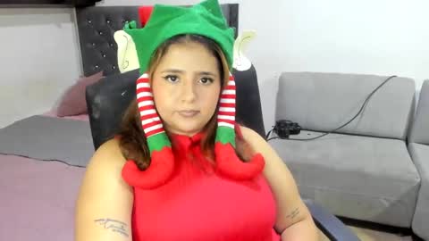 Snapshot of shofia_beltran chatting on December 4, 2024, 12:19 am Shofia Beltran online show from December 4, 2024, 12:19 am