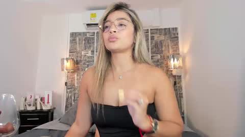 SHOFIA online show from September 17, 2025, 5:14 pm