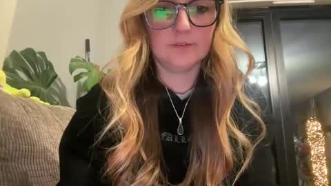 short sweetpea online show from March 9, 2025, 7:48 pm