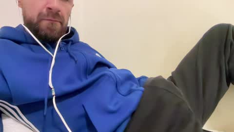 Snapshot of show_jizzness chatting on February 25, 2025, 8:51 pm show_jizzness online show from February 25, 2025, 8:51 pm