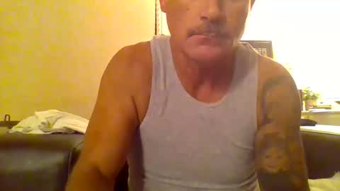 Red4040 online show from November 9, 2025, 2:43 am