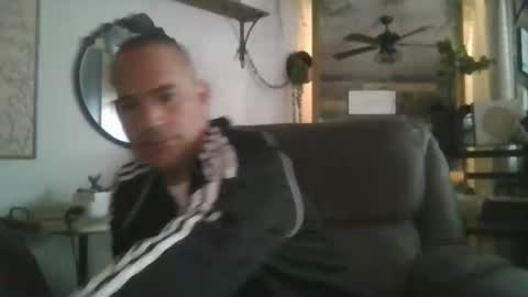 Red4040 online show from November 15, 2025, 6:37 pm