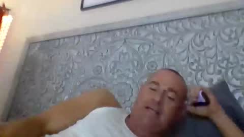 Red4040 online show from November 17, 2025, 11:32 pm