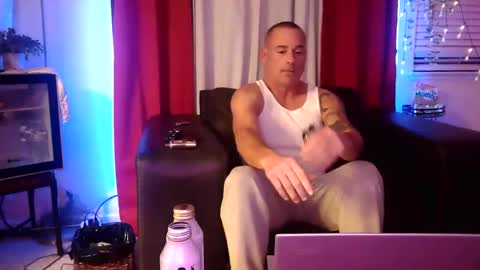 Red4040 online show from November 24, 2025, 3:50 am