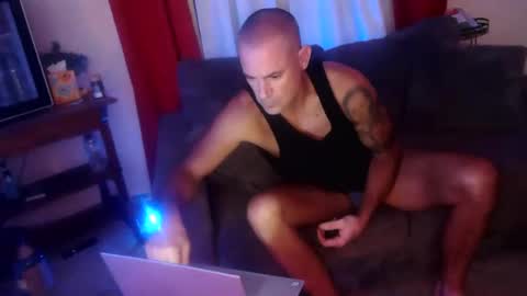 Red4040 online show from December 5, 2025, 10:57 am