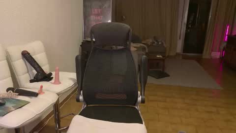 Mimi   online show from November 9, 2025, 7:56 pm