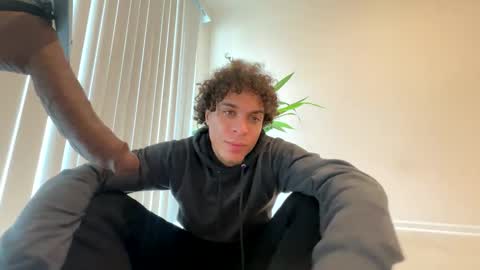 shurthingxx online show from February 24, 2025, 3:20 pm