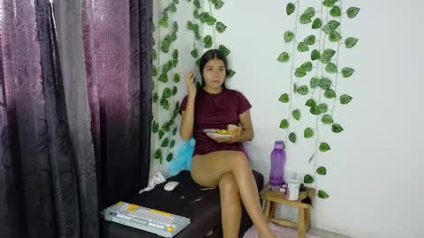 Snapshot of shy_brunnette chatting on June 6, 2026, 3:39 pm Canela online show from June 6, 2026, 3:39 pm