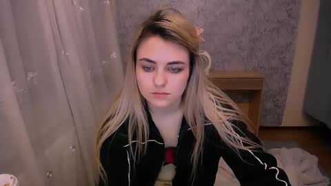 shy_sabrina_ online show from March 4, 2025, 3:11 am