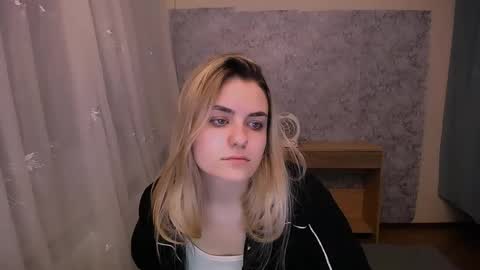 shy_sabrina_ online show from March 11, 2025, 4:32 am