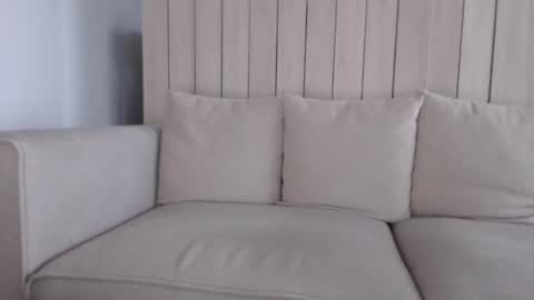 shy_schoolgirl_ online show from February 2, 2025, 2:13 pm