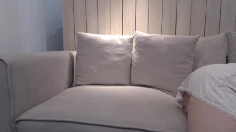 shy_schoolgirl_ online show from February 9, 2025, 6:05 pm