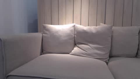 shy_schoolgirl_ online show from February 18, 2025, 4:37 pm