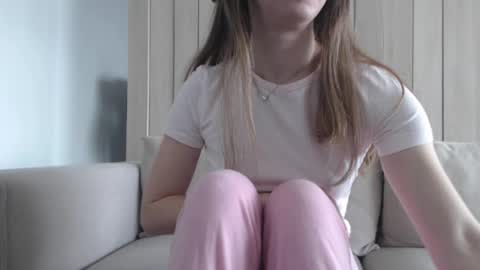 shy_schoolgirl_ online show from March 5, 2025, 9:05 am