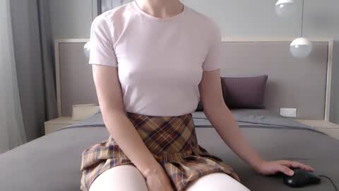 shy_schoolgirl_ online show from October 6, 2025, 1:41 pm