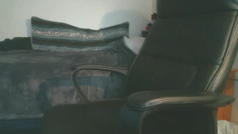 shyboyhugecum2020 online show from March 17, 2026, 3:33 am