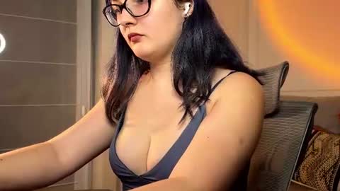 Snapshot of shylittlemouth chatting on June 12, 2026, 7:24 pm Vanessa online show from June 12, 2026, 7:24 pm