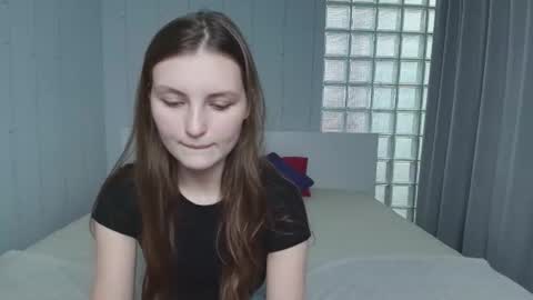 Snapshot of shyly_lisa chatting on June 29, 2026, 8:20 am shyly_lisa online show from June 29, 2026, 8:20 am