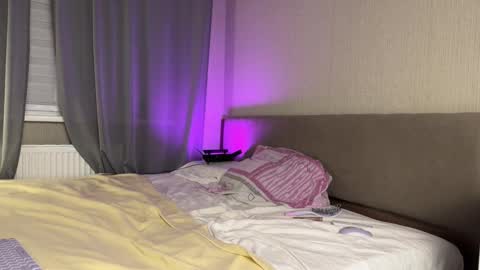 Amelia online show from October 8, 2025, 7:22 pm