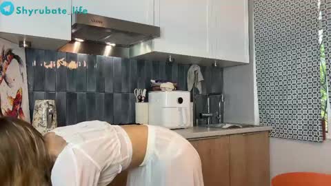 Snapshot of shyrubate chatting on May 4, 2026, 6:31 am Aurora online show from May 4, 2026, 6:31 am